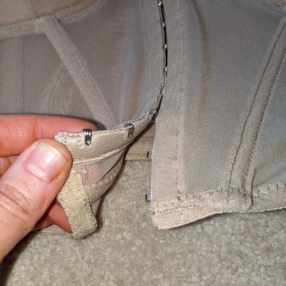 Nwts say what corset tan/beige/nude crop top - Picture 3 of 10